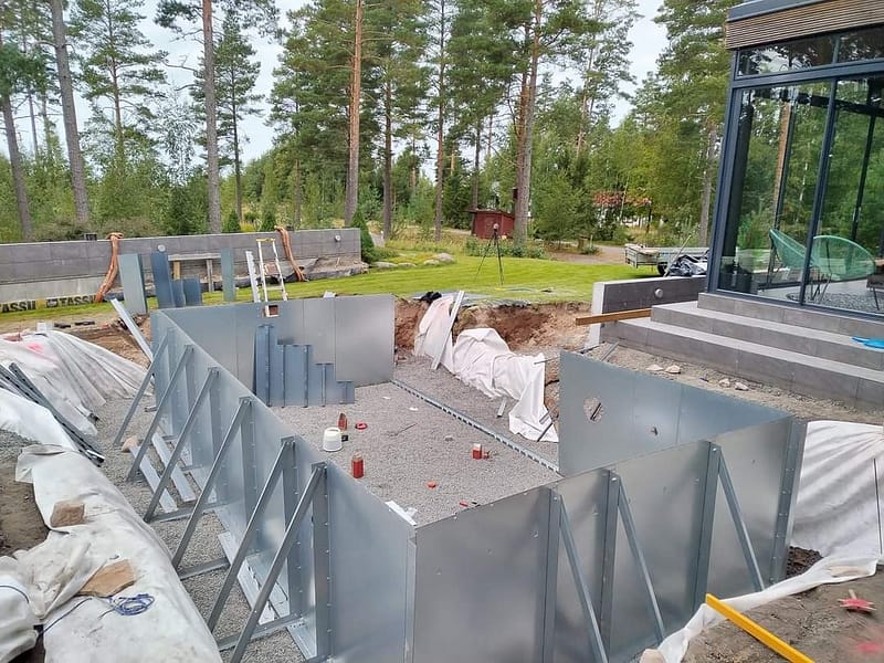 uima-allas teräksestä